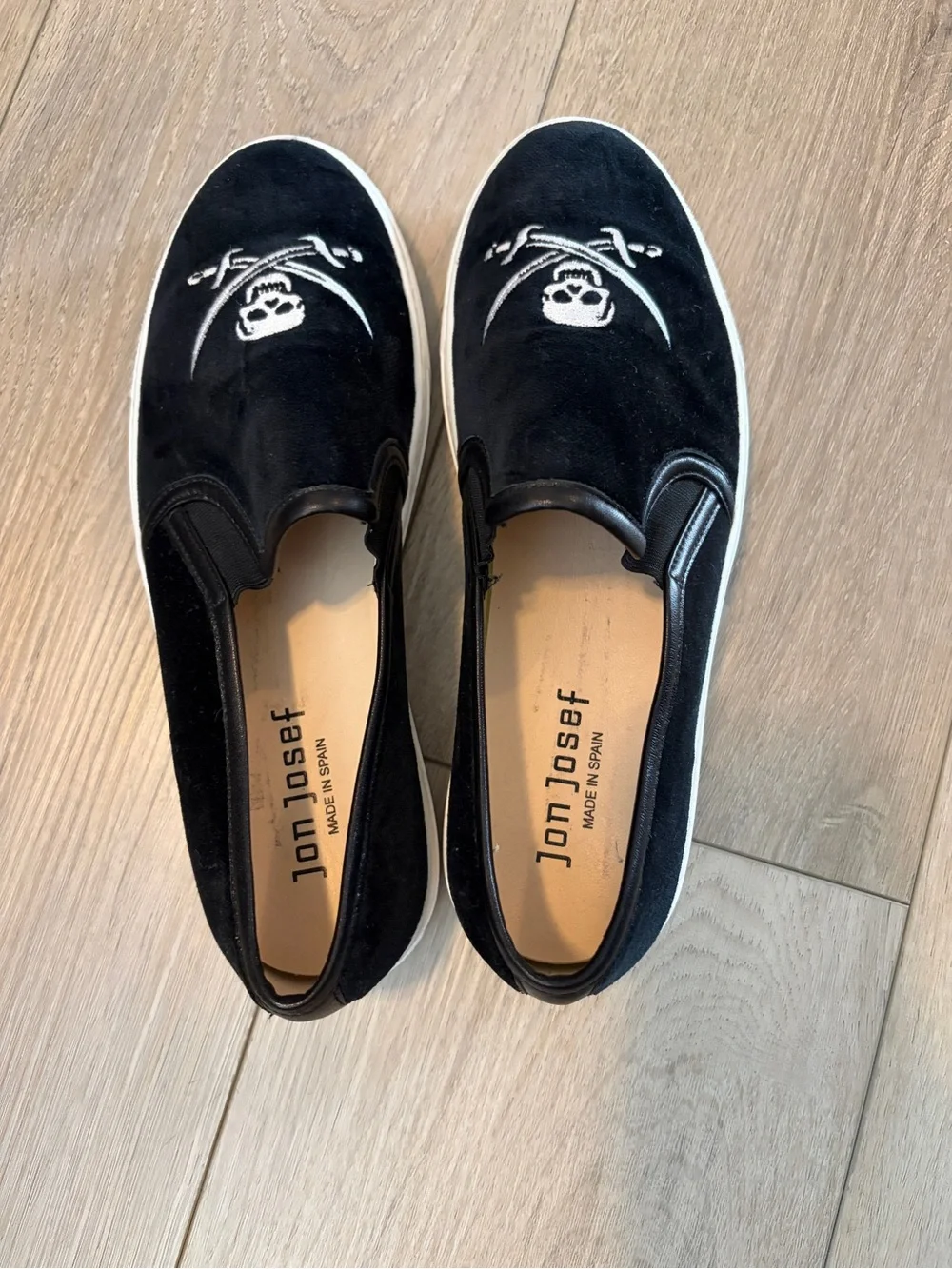 Jon Josef Slip-On Women's Sneakers with White Skull & Crossed Swords Embroider